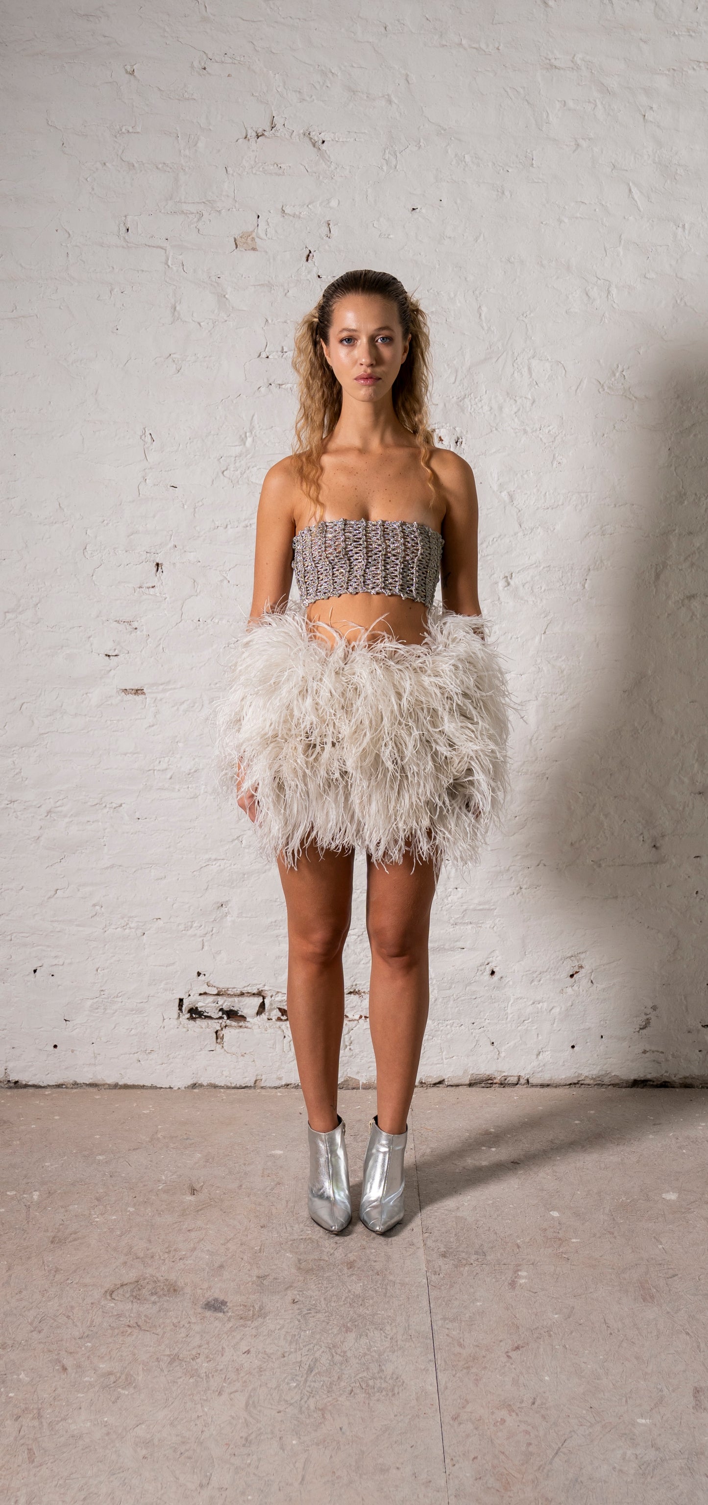 FALDA DE PLUMAS TIZA