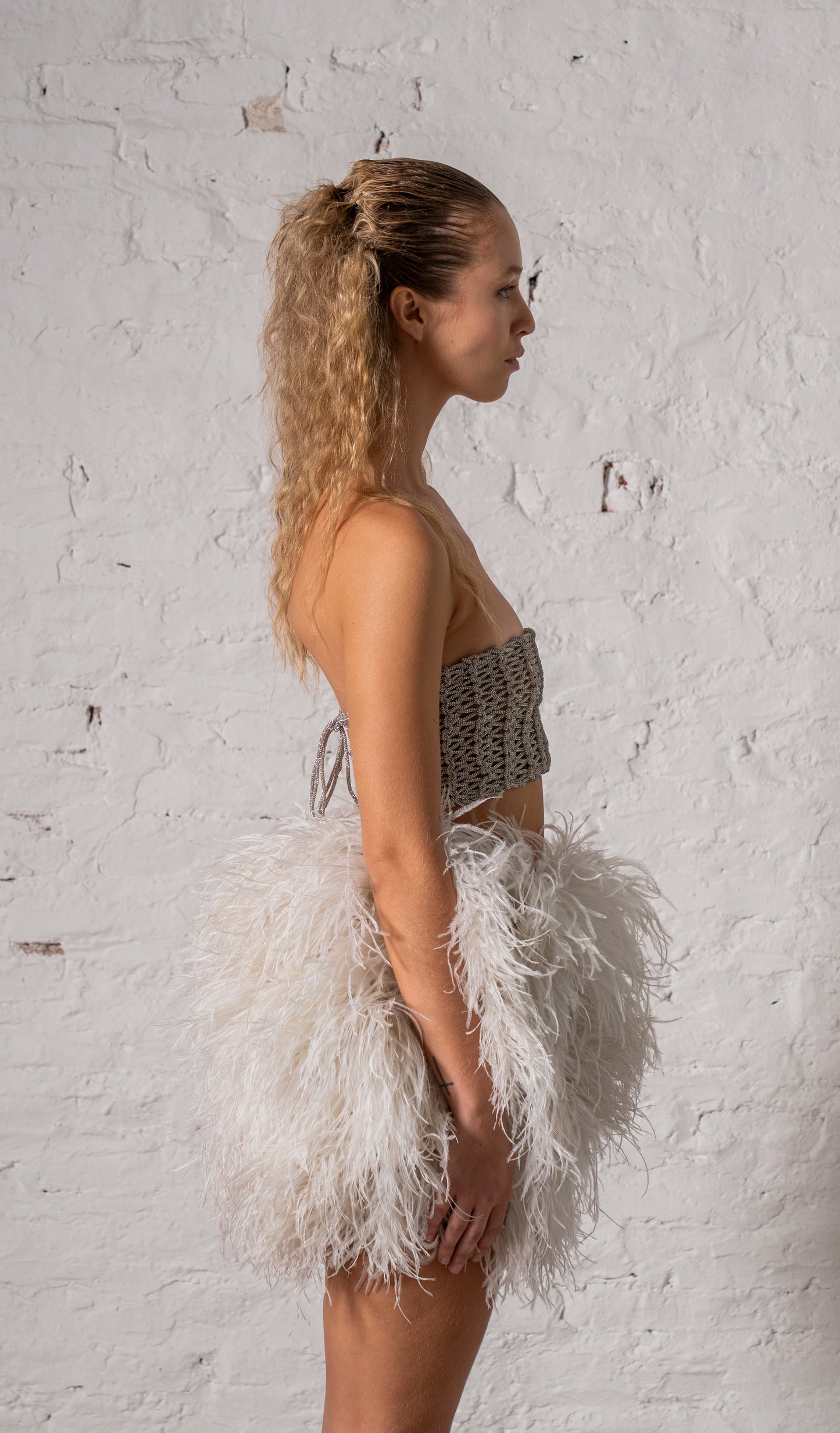 FALDA DE PLUMAS TIZA