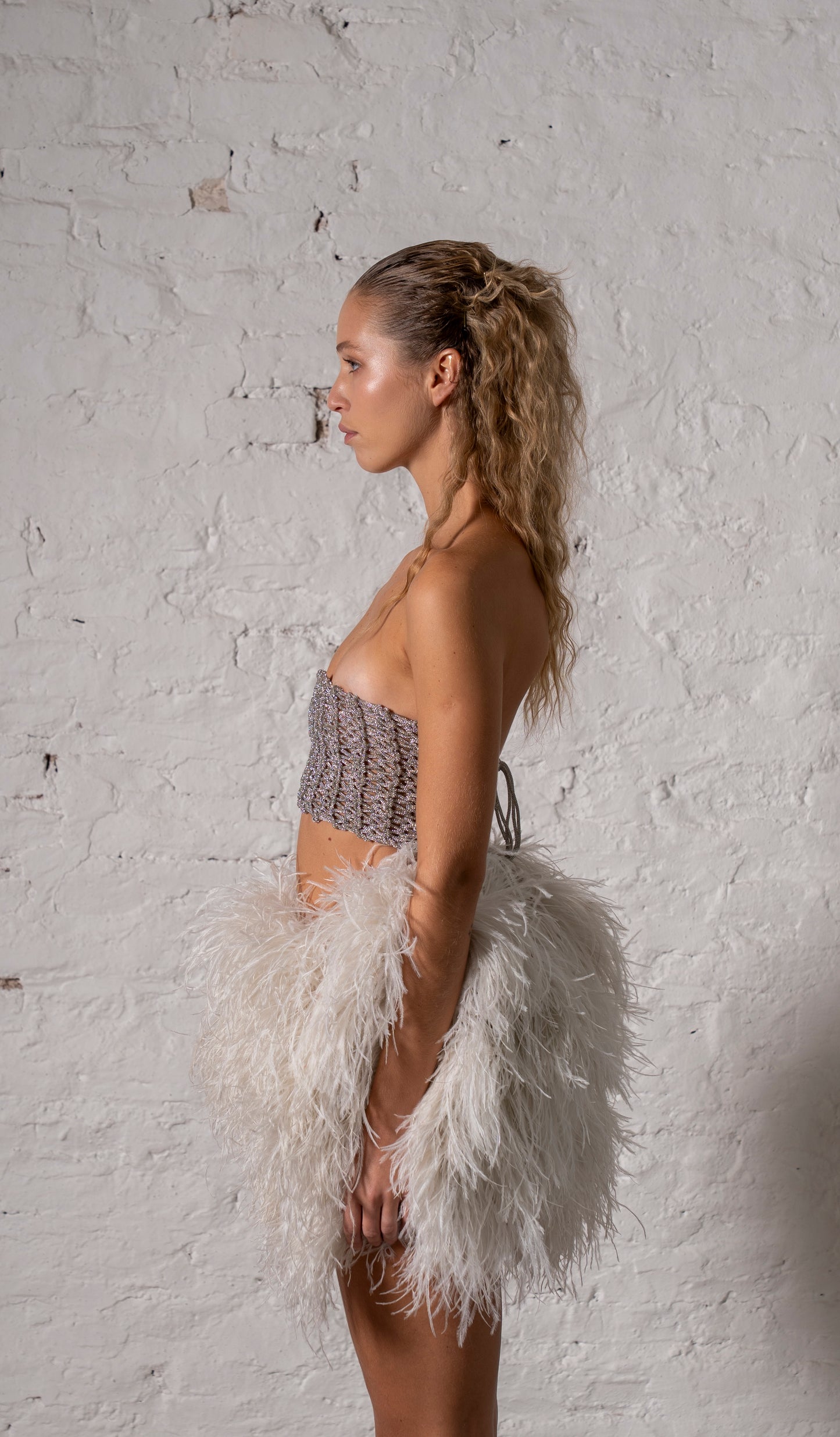 FALDA DE PLUMAS TIZA